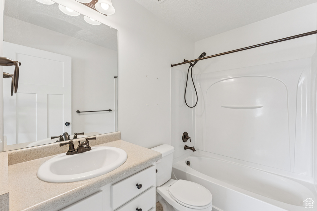Bathroom with washtub / shower combination and vanity