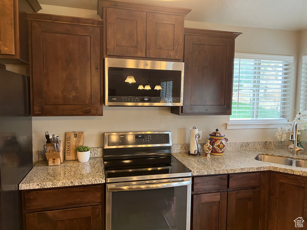 417 W CAHILL AVE Saratoga Springs, UT 84045