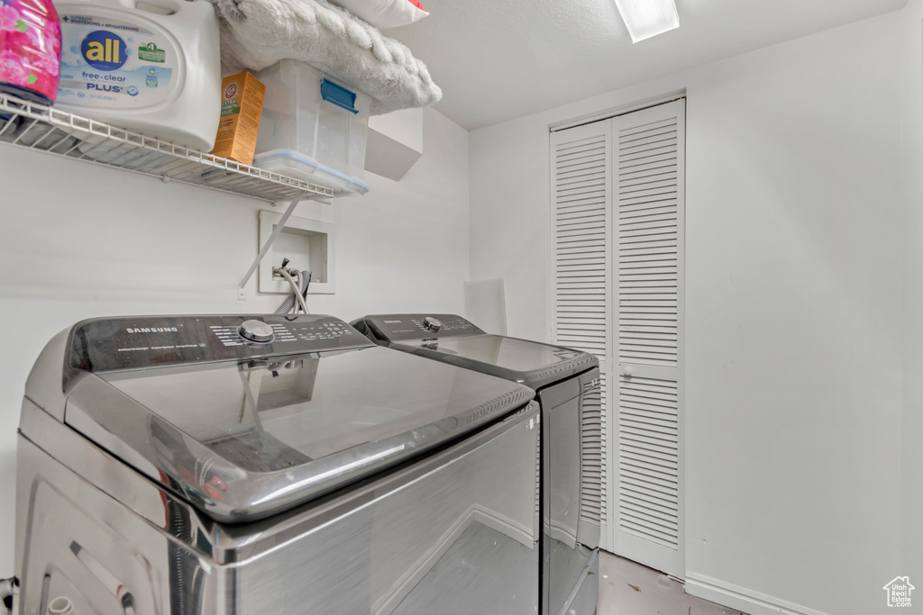 Washroom with washer and clothes dryer