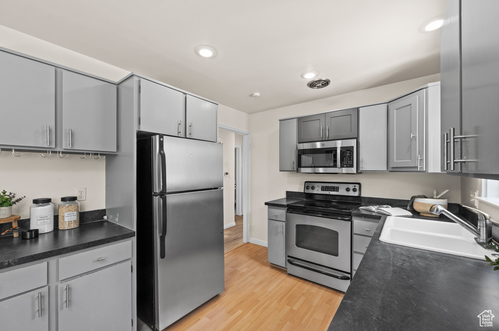 2153 S BROADMOOR ST Salt Lake City, UT 84109