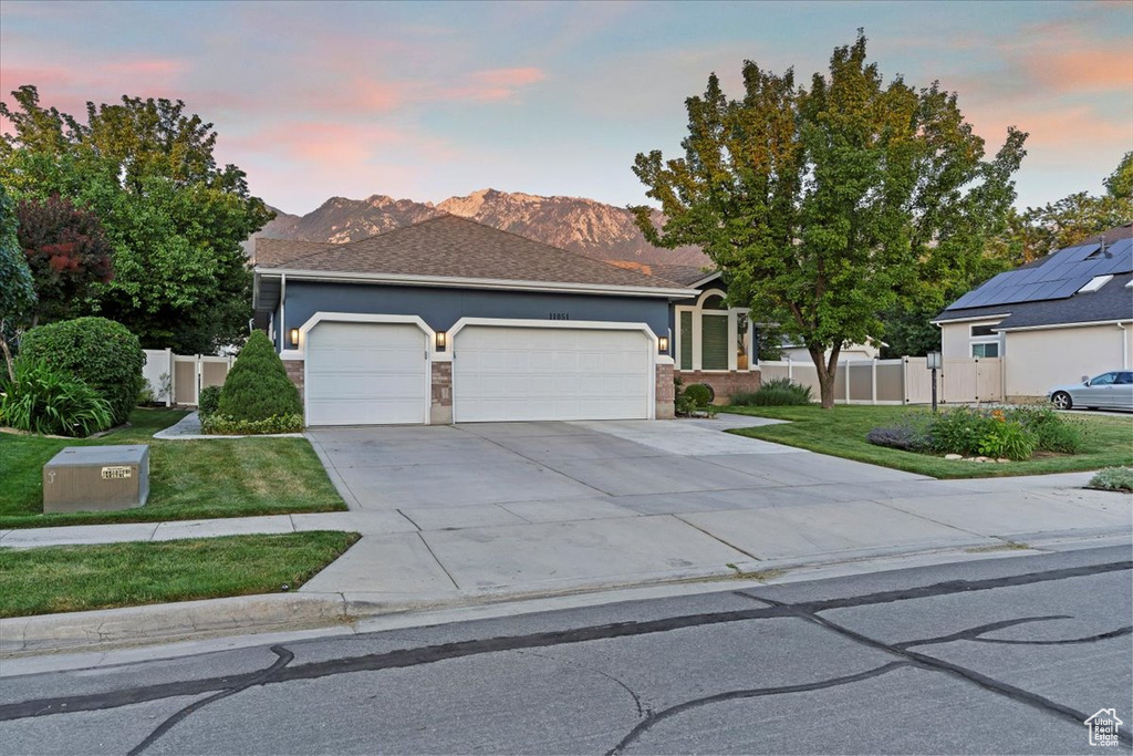 11051 S LONGDALE CIR Sandy, UT 84092