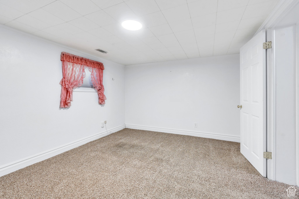 Carpeted empty room with baseboards