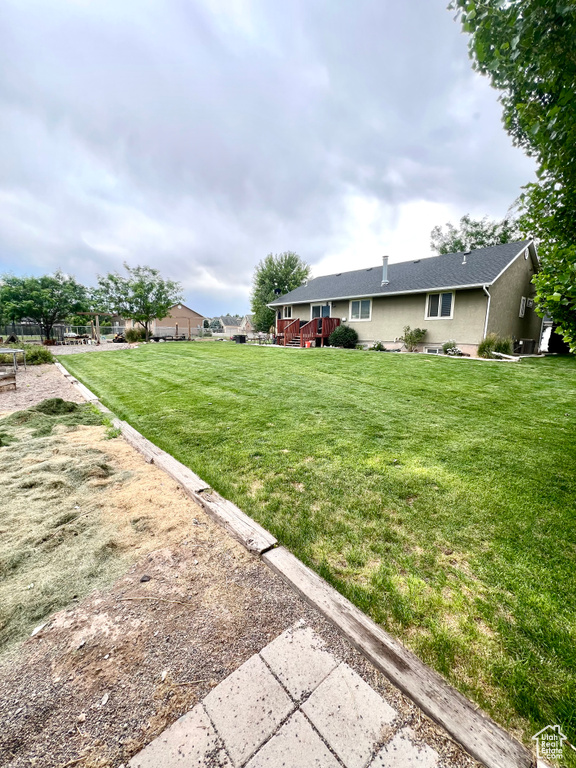 View of grassy yard