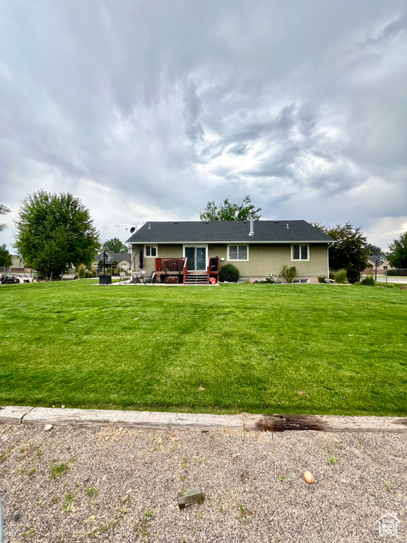 View of front of home featuring a front lawn