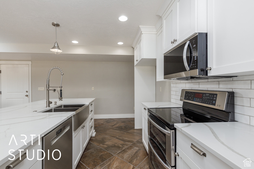 2124 N HERITAGE DR Farr West, UT 84404