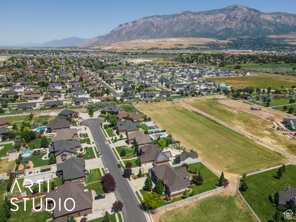 2124 N HERITAGE DR Farr West, UT 84404