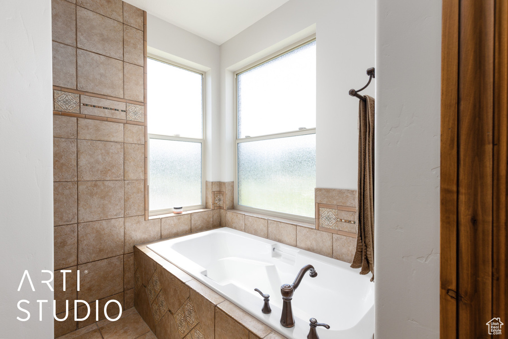 2124 N HERITAGE DR Farr West, UT 84404