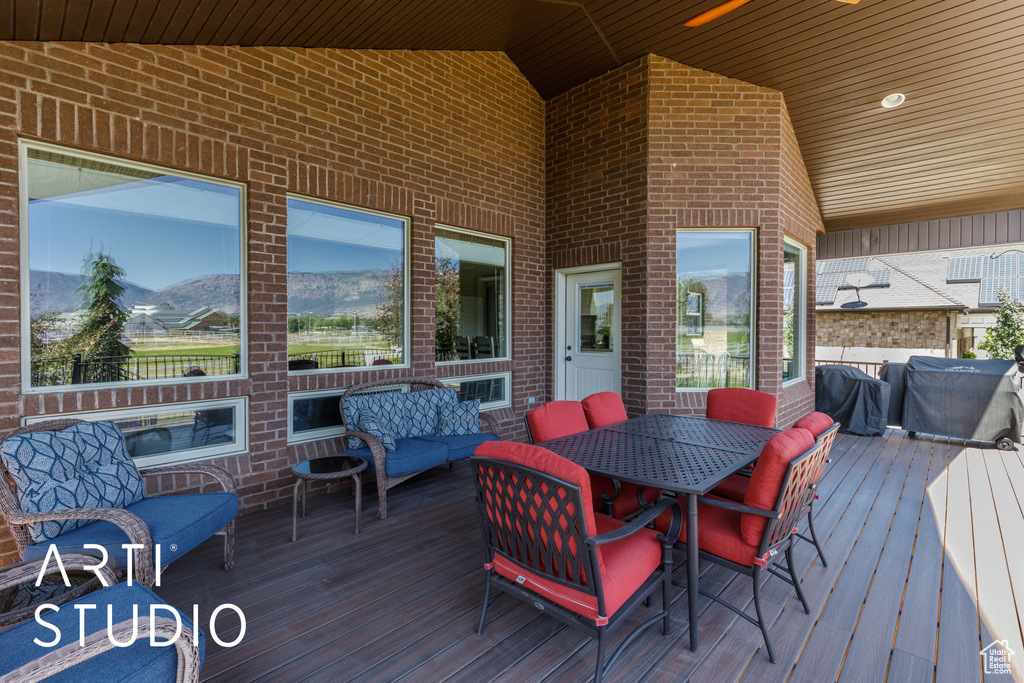 2124 N HERITAGE DR Farr West, UT 84404