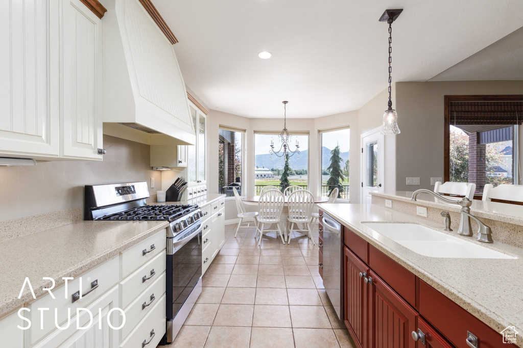 2124 N HERITAGE DR Farr West, UT 84404