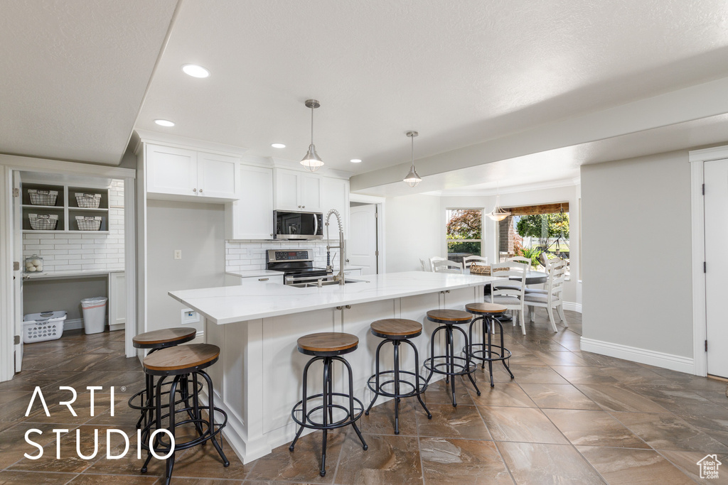 2124 N HERITAGE DR Farr West, UT 84404
