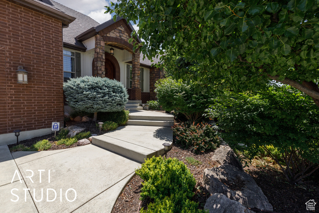 2124 N HERITAGE DR Farr West, UT 84404