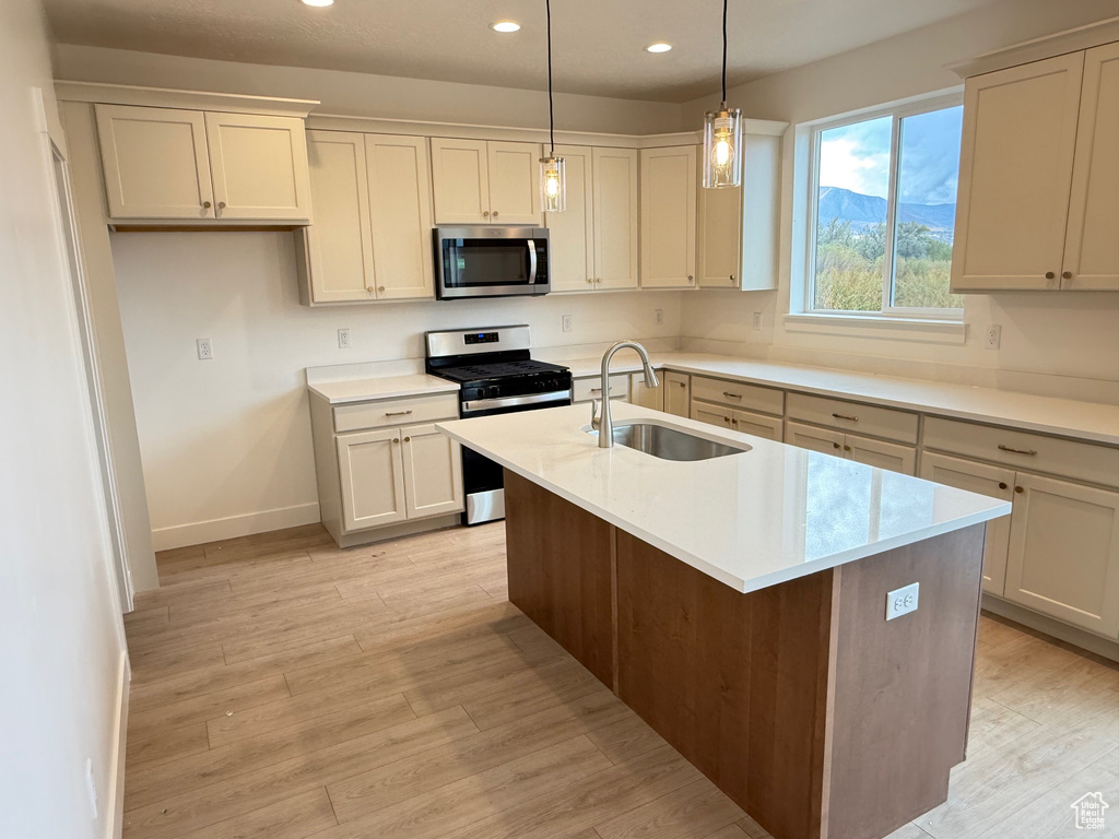 Photo 2 for MLS #2096028 at 406 E Luna Cir #61