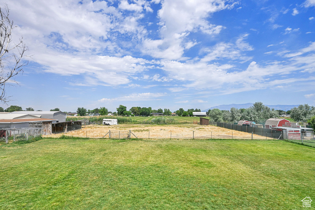 View of yard with an outbuilding