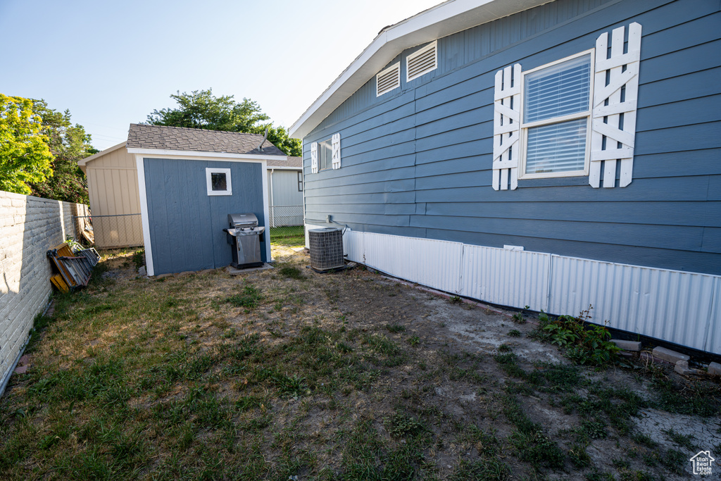 View of yard with a storage shed