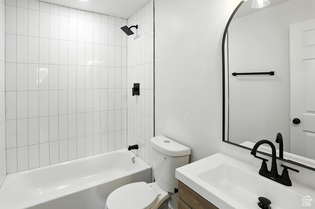 Bathroom with vanity and bathing tub / shower combination