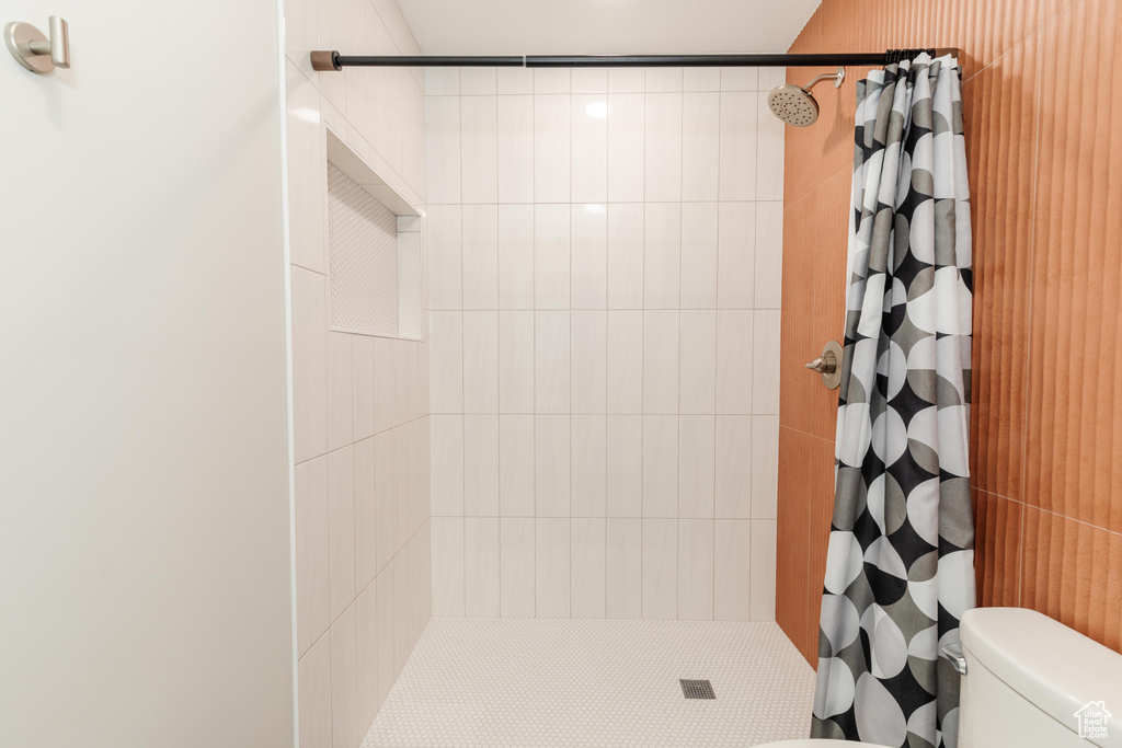 Bathroom with a tile shower