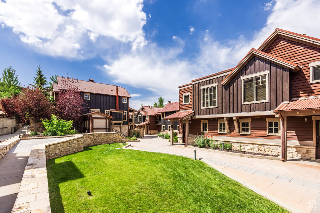 View of community with a residential view and a lawn