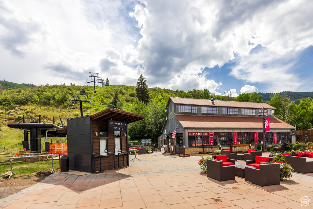 View of patio / terrace featuring outdoor lounge area