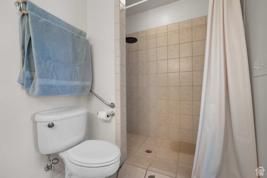 Full bath featuring tiled shower