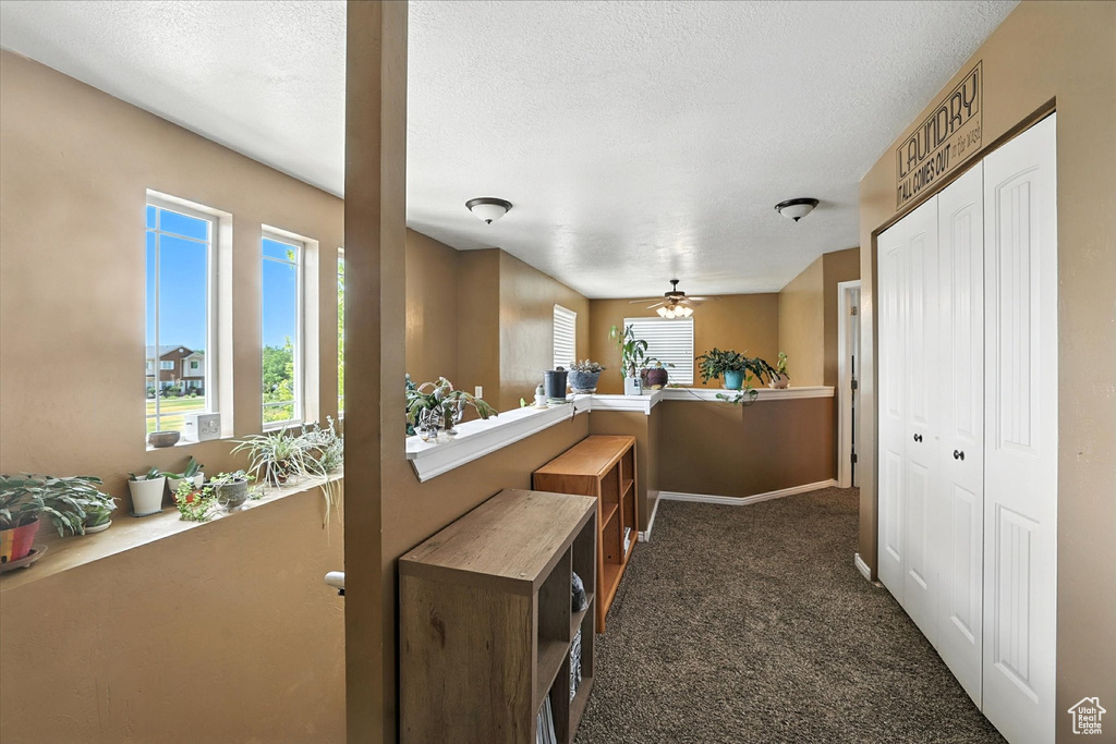 Welcome area with a textured ceiling and ceiling fan