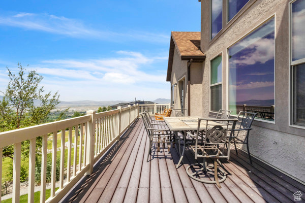 Deck featuring outdoor dining space