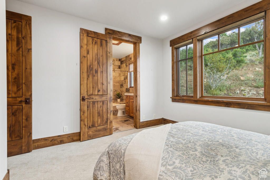 Bedroom featuring carpet, ensuite bath, and recessed lighting