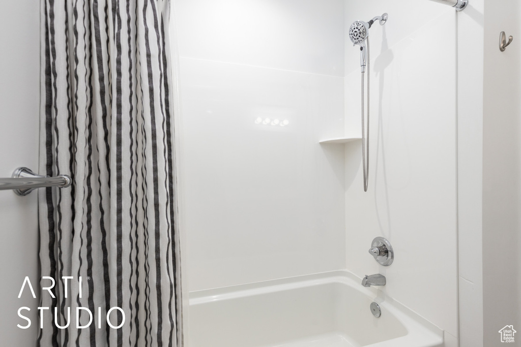 Bathroom with shower / tub combo with curtain
