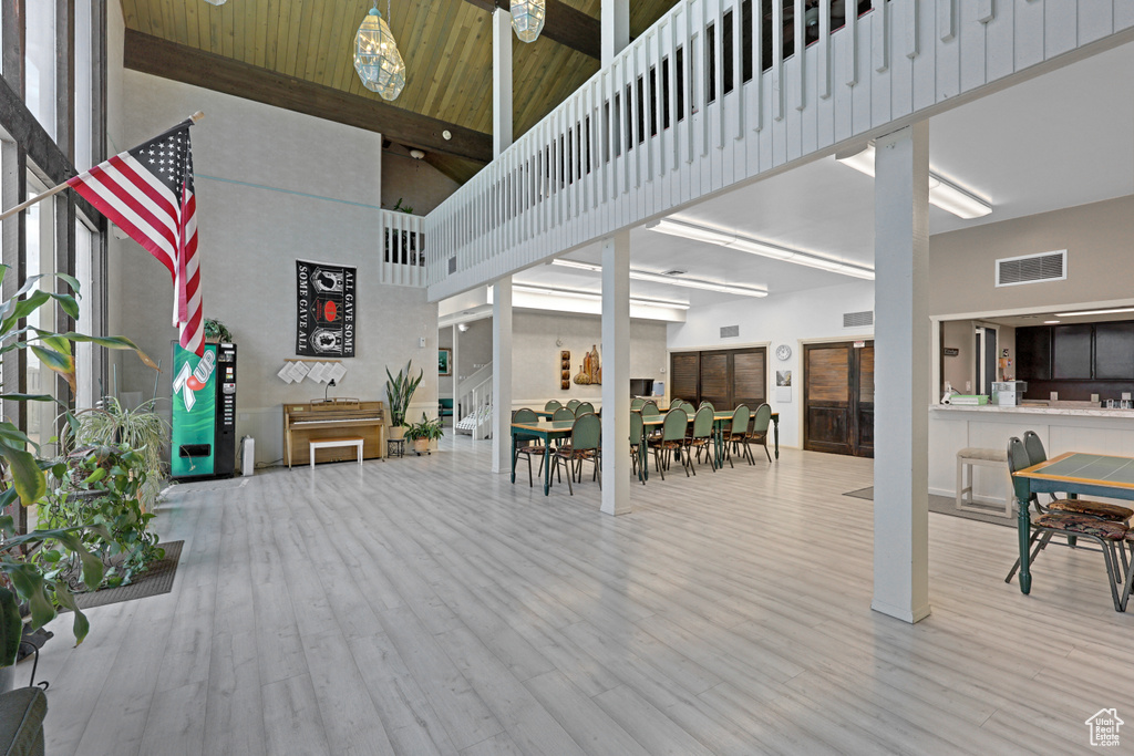 Building lobby with a towering ceiling