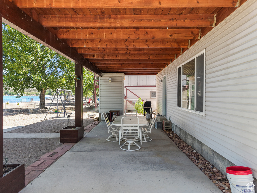 View of patio / terrace with outdoor dining space