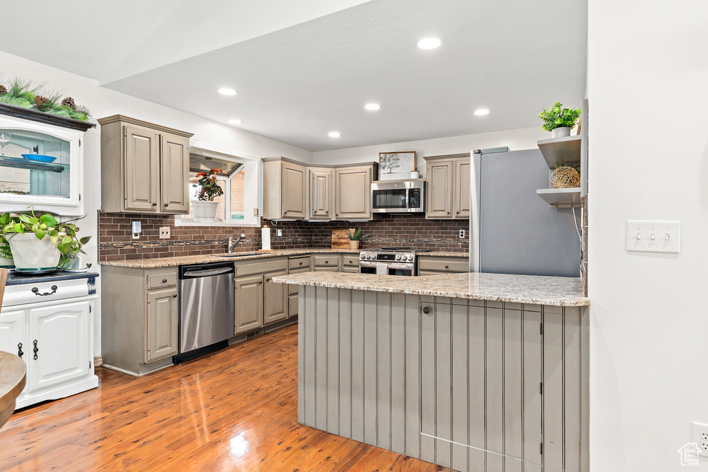 7159 S ANGELSEA DR West Jordan, UT 84084