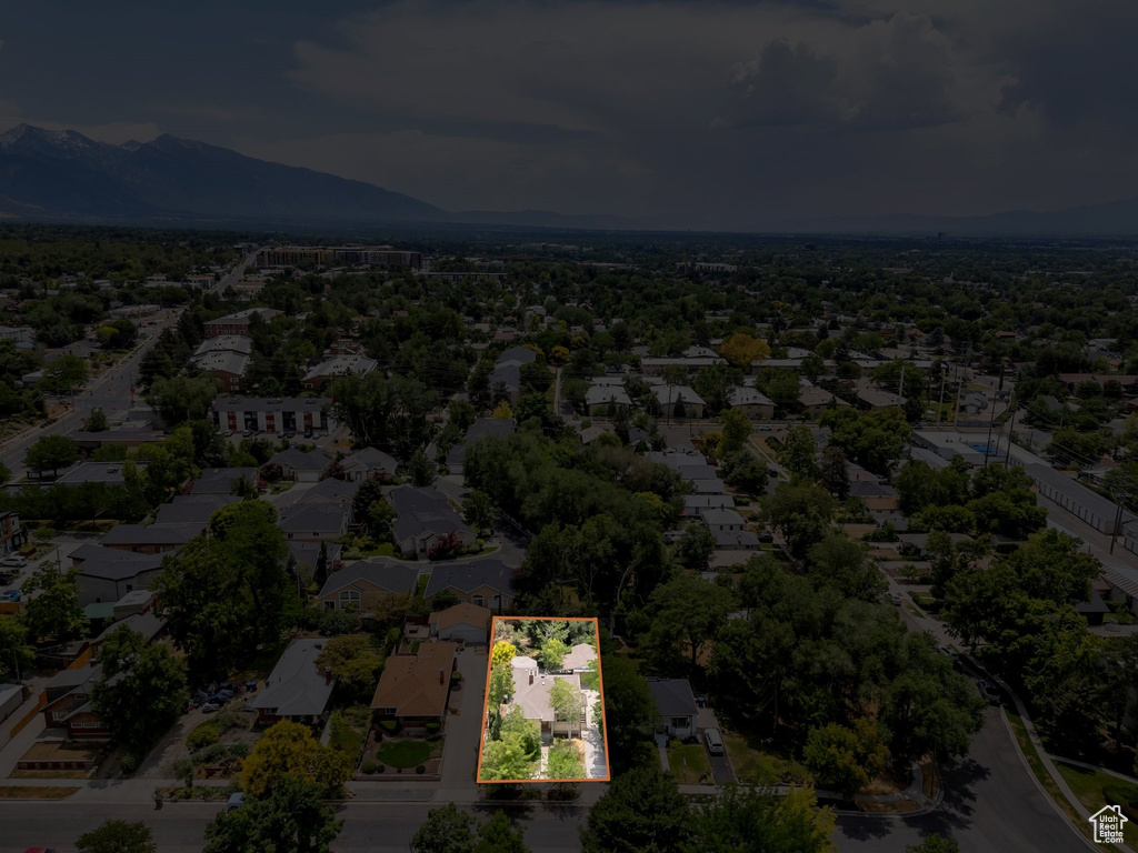 Aerial view of property\\\'s location featuring property parcel outlined and mountains