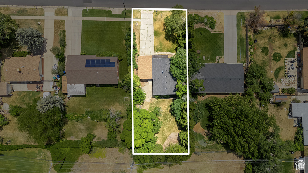 Aerial view of property and surrounding area with property boundaries highlighted