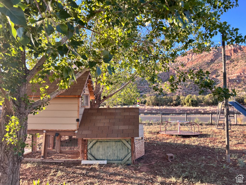 View of yard featuring a mountain view