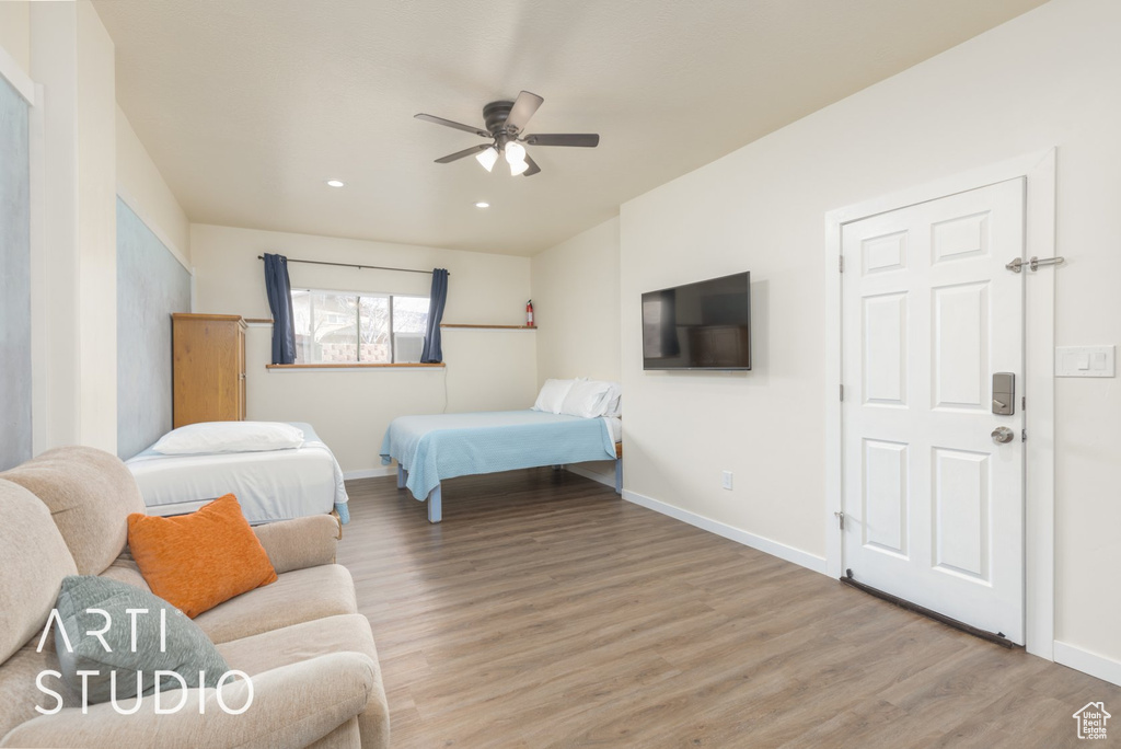 Bedroom featuring light wood finished floors, recessed lighting, and a ceiling fan
