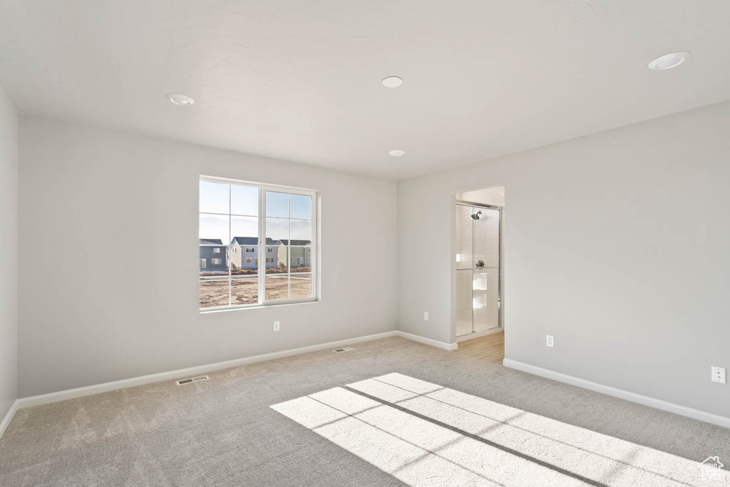 Unfurnished room featuring light carpet and recessed lighting