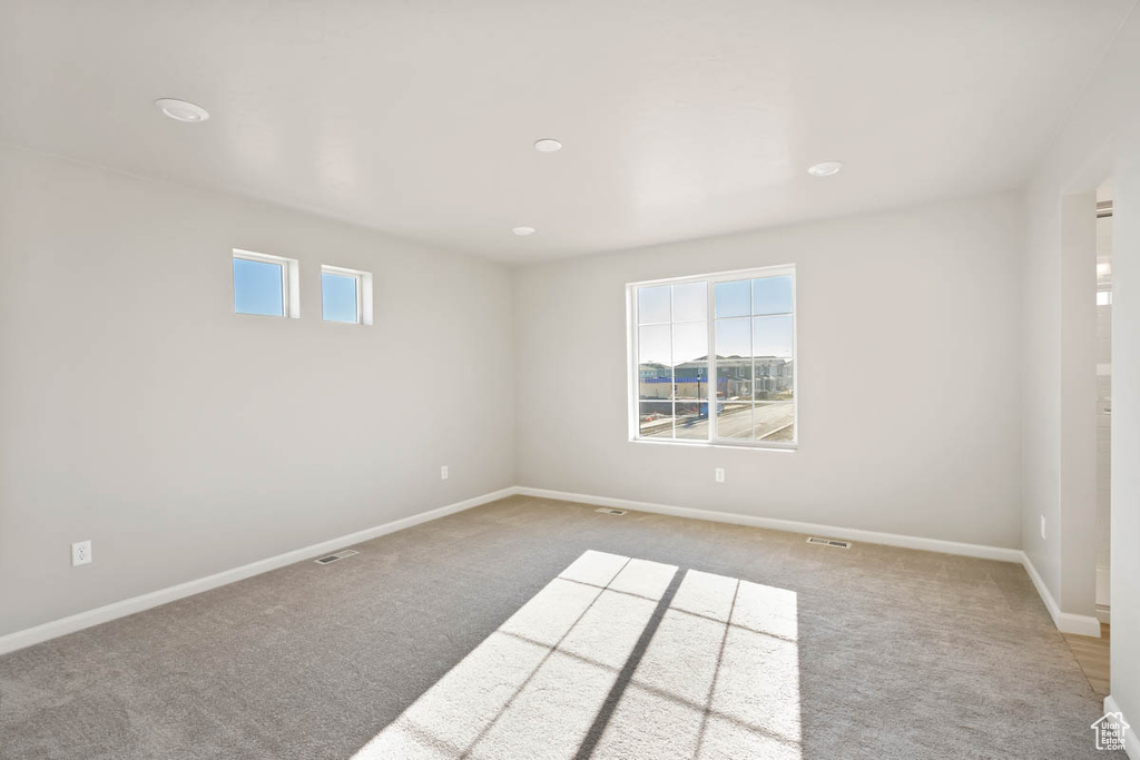 Empty room featuring carpet floors and recessed lighting