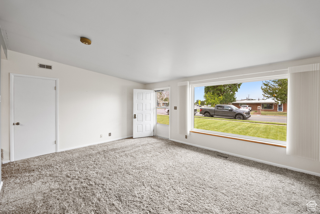 Carpeted empty room with baseboards