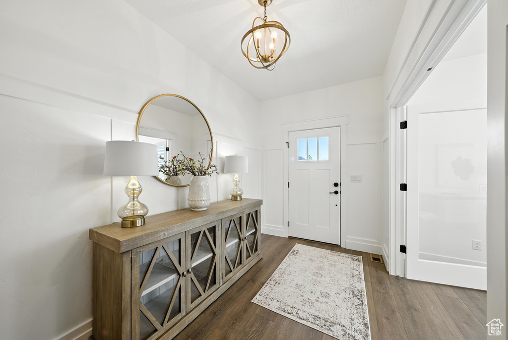 Entryway featuring a chandelier and wood finished floors