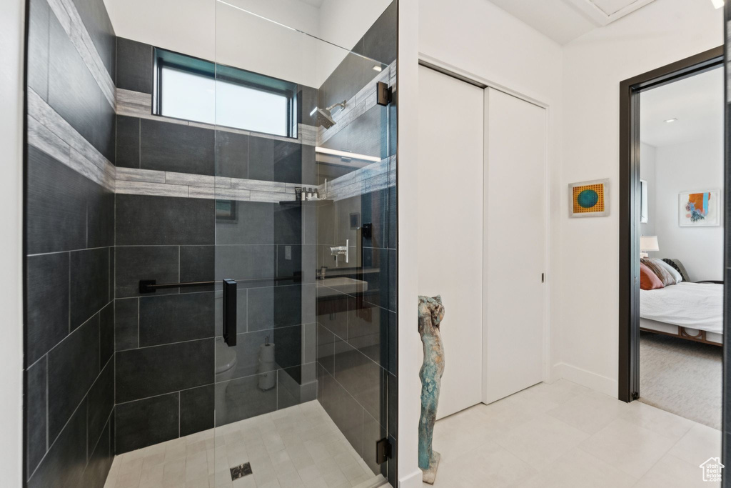 Ensuite bathroom with a stall shower and baseboards