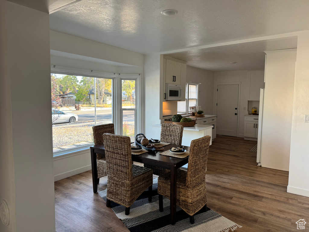 Photo 7 for MLS #2096334 at 220 E Greenwood Ave