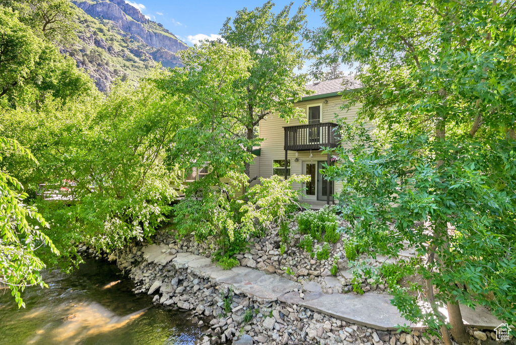 View of property\\\\\\\'s community featuring a mountain view