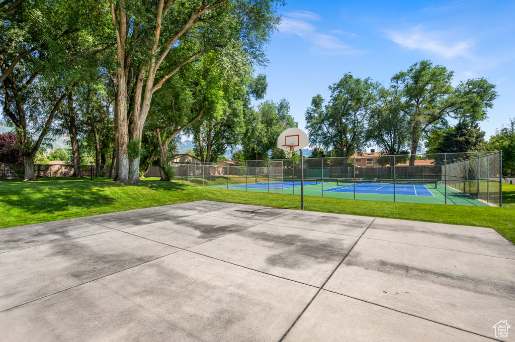 5753 S PARK PLACE Holladay, UT 84121