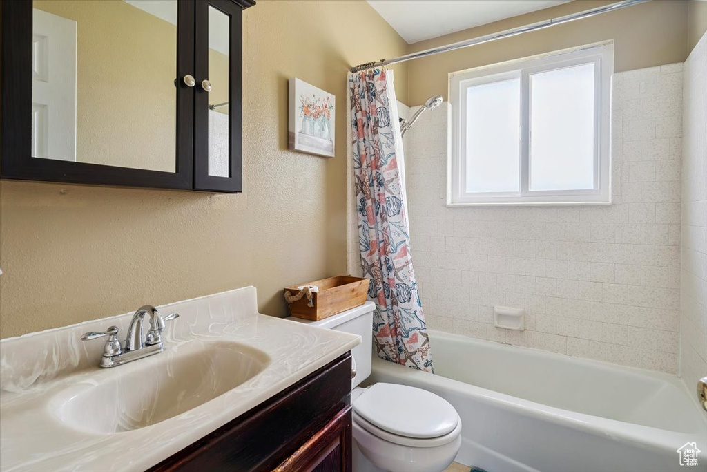 Bathroom with vanity and shower / bath combination with curtain