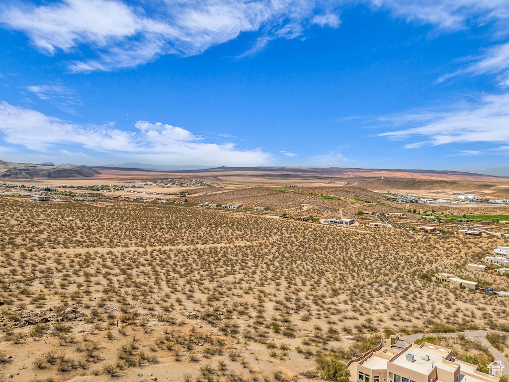 Overview of rural landscape with mountains and a desert landscape