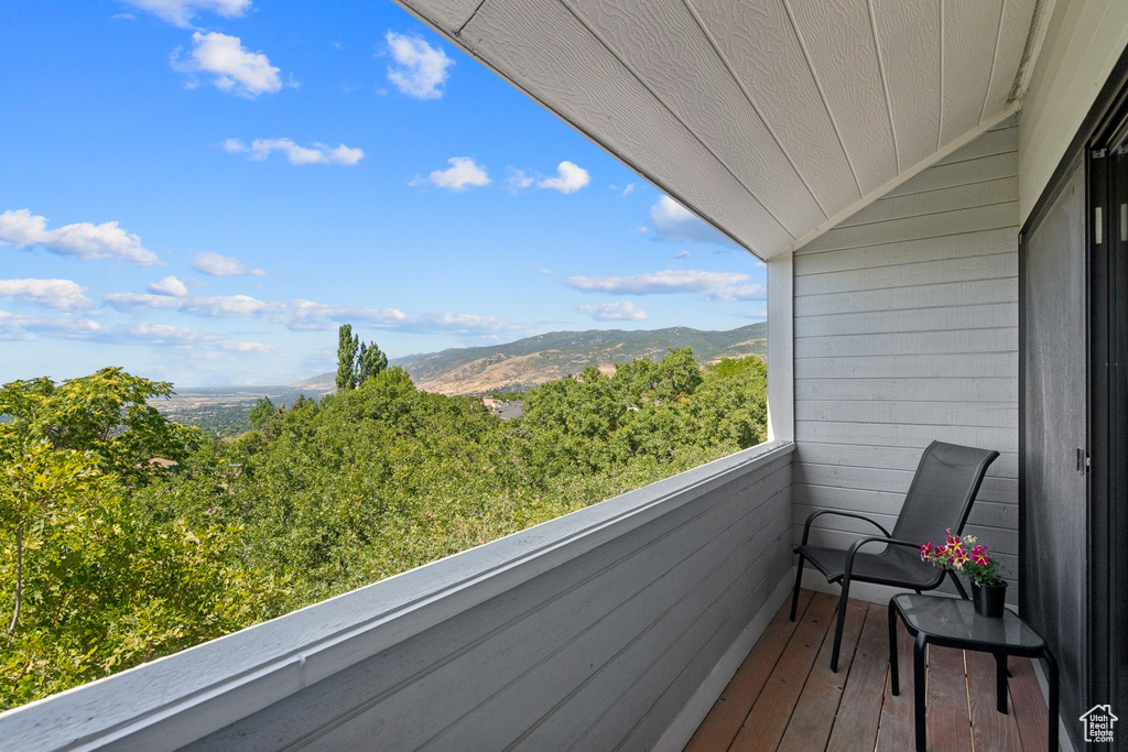 Balcony featuring a mountain view