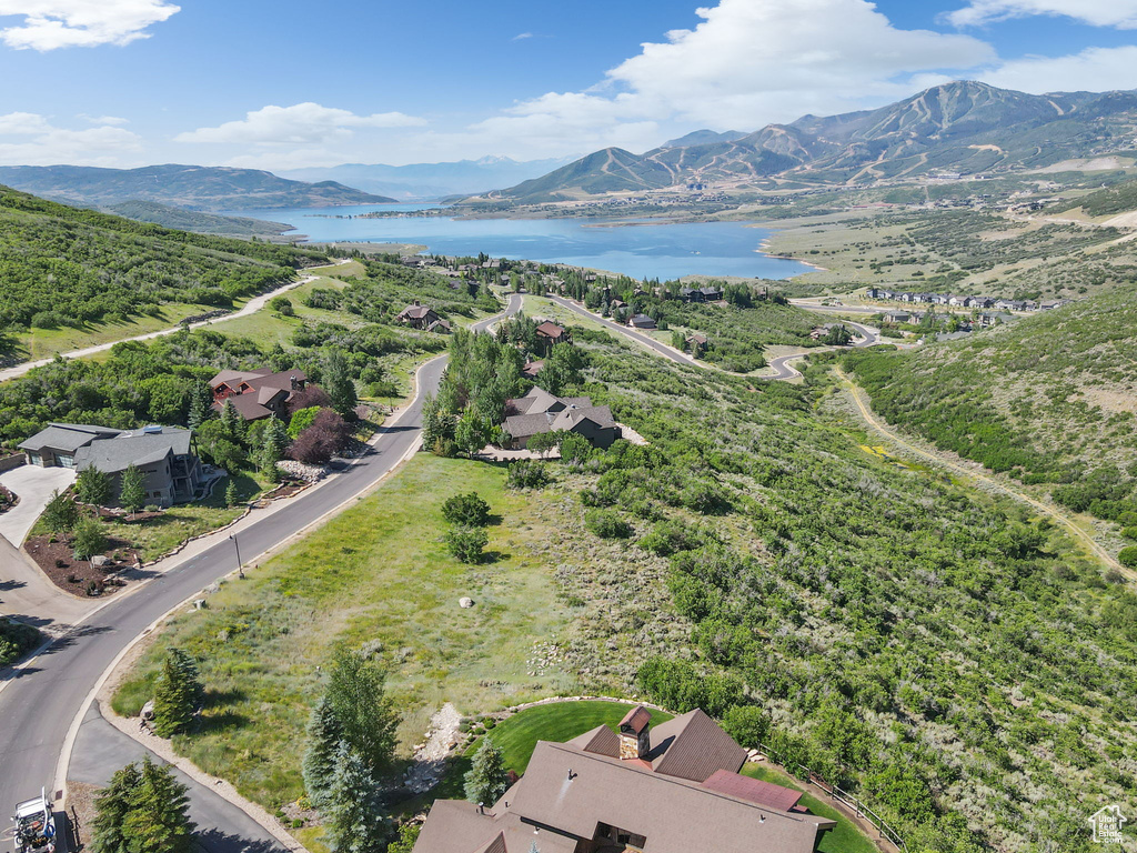 Bird\\\'s eye view of a water and mountain view