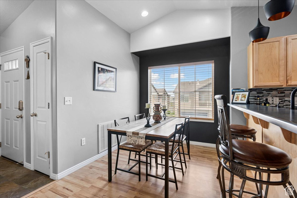 1049 W ALLINGTON DR North Salt Lake, UT 84054
