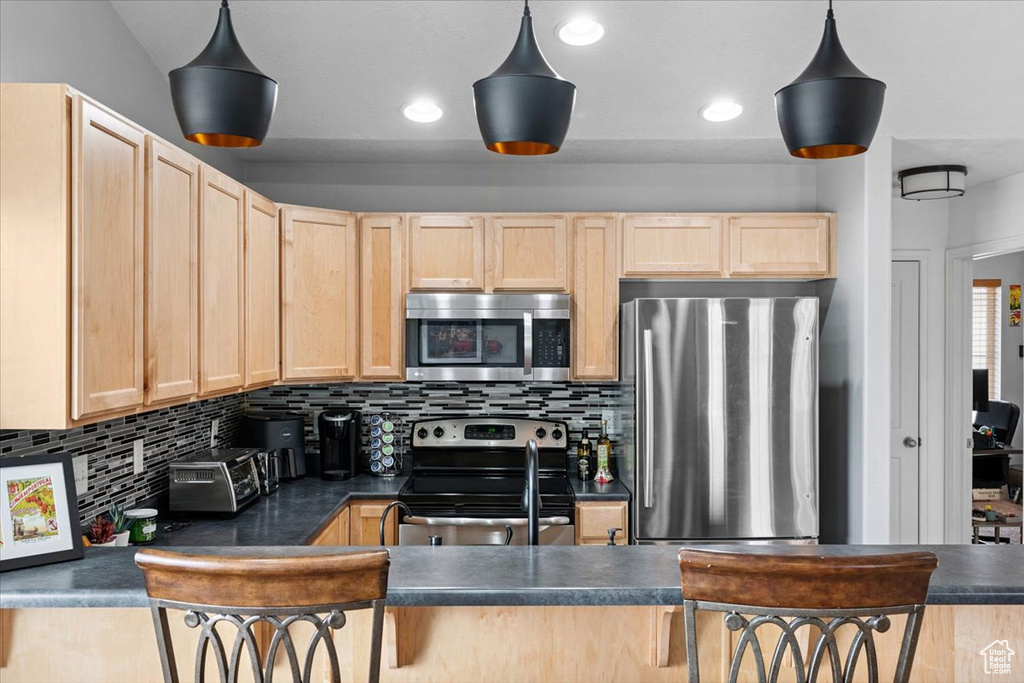 1049 W ALLINGTON DR North Salt Lake, UT 84054