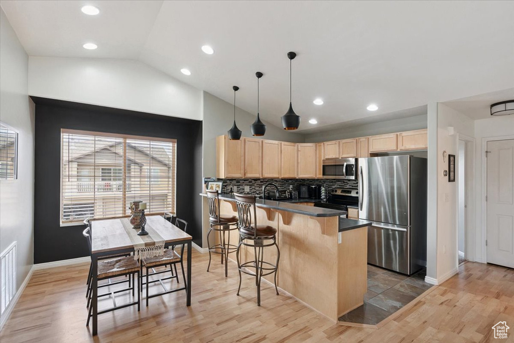 1049 W ALLINGTON DR North Salt Lake, UT 84054