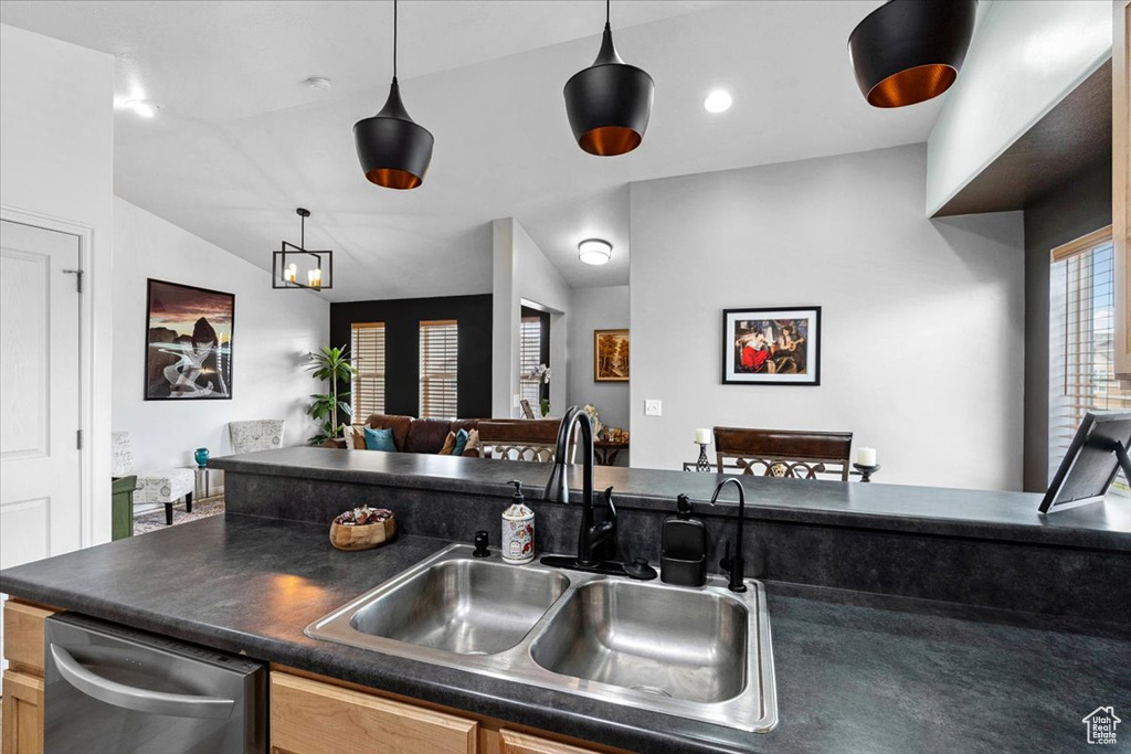 1049 W ALLINGTON DR North Salt Lake, UT 84054